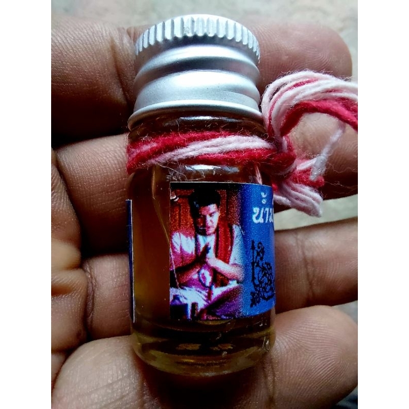 💞น้ำมันเสน่ห์ดูหยงโต้ะยีสาจและอาจารย์เบสสายเขาอ้อปลุกเสก_เพิ่มเส่น์รุนแรงสายขาว100% - รูปที่ 2