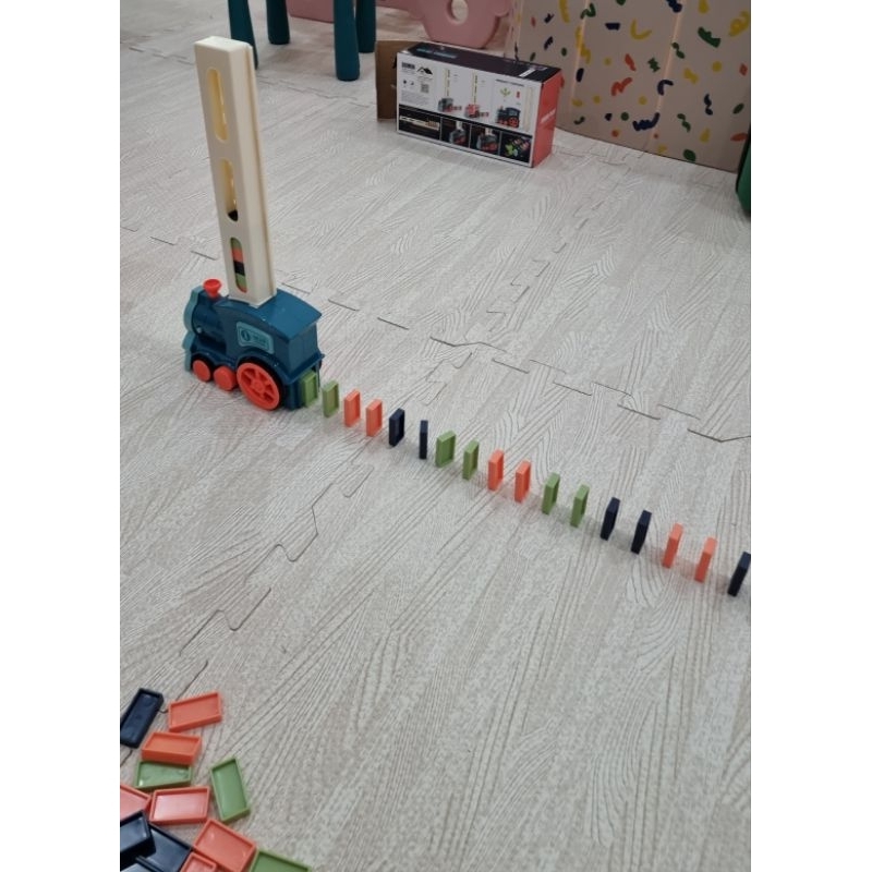 ของเล่นเด็ก Domino Train 
รถไฟตั้งโดมิโน่อัตโนมัติ
