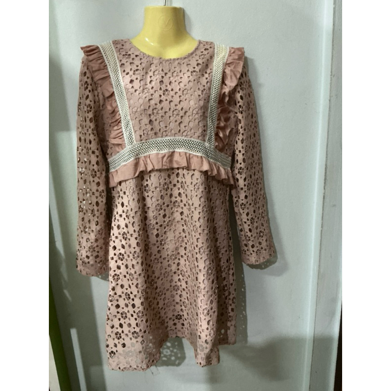 ชุดเดรสลูกไม้สีชมพูกระปิป้าย vEGAs LUXURYพร้อมส่ง