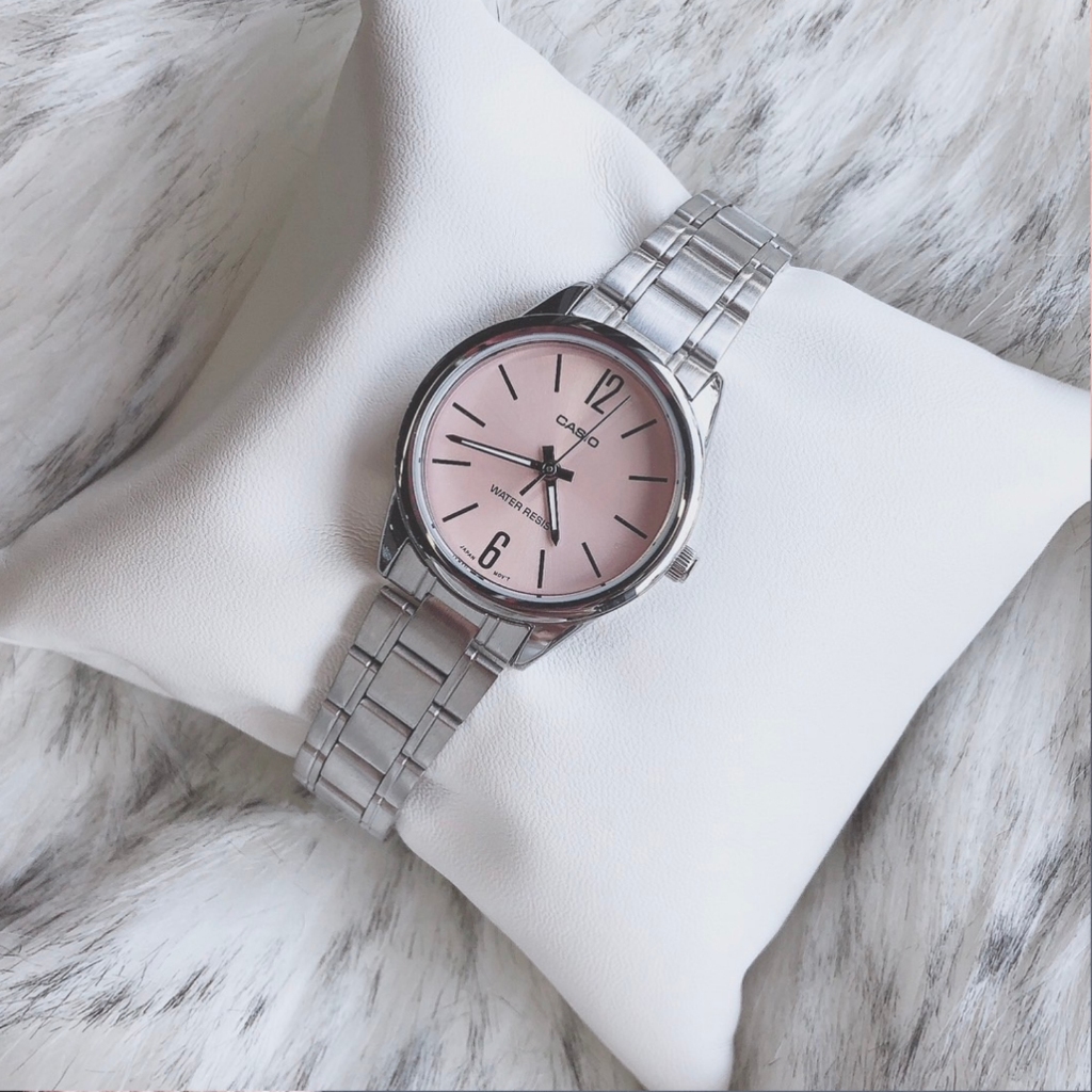 Casio Standard นาฬิกาข้อมือผู้หญิง สายสเตนเลส รุ่น LTP-V005D,LTP-V005D-4B - สีเงิน