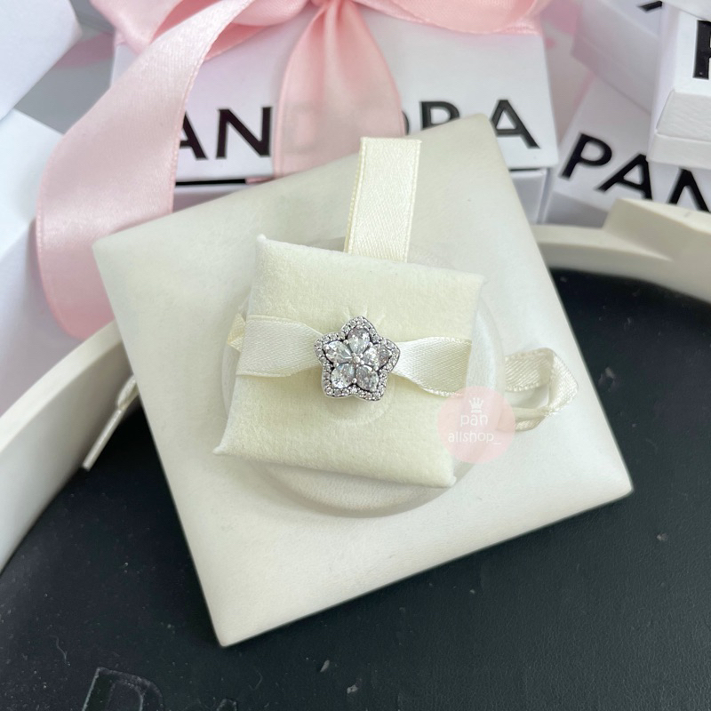 (ของแท้100%)Pandora Sparkling Snowflake Pavé Charm ชาร์ม ดอกไม้