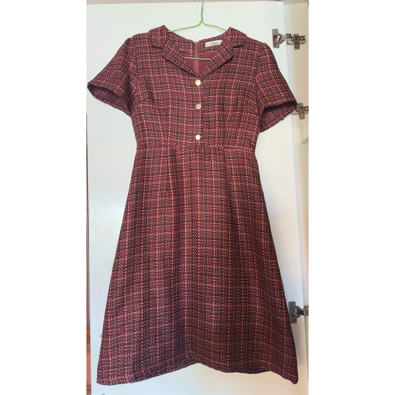 ชุดเดรสมือสอง brand KALISA ใส่เอง สภาพดี ใส่แค่ครั้งเดียว ใหม่มาก พร้อมส่ง