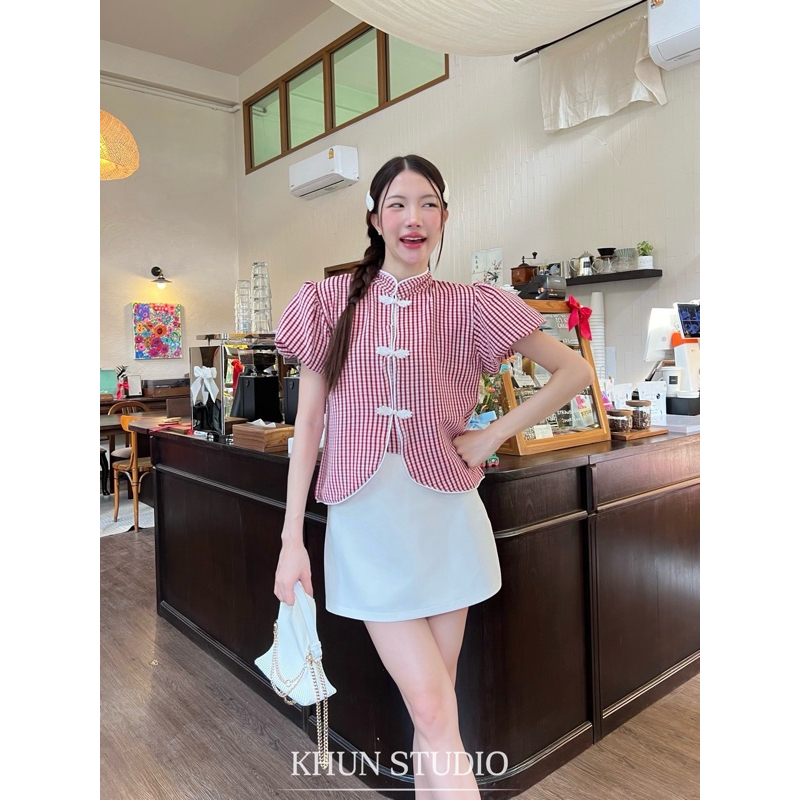 พร้อมส่ง   Khun Studio – เสื้อตรุษจีนทรงแขนพอง ผ้าลายทรงน่ารัก