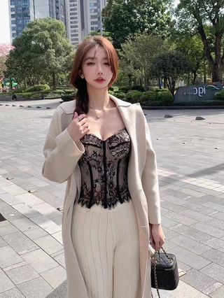 Vogue🌟พร้อมส่ง🌟 เสื้อสายเดี่ยว มีฟองน้ำ แต้งลูกไม้ เซ็กซี่มากแม่ (FYL226)