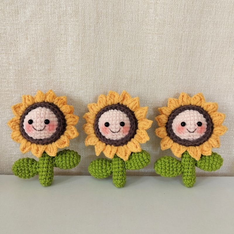 Sunflower keychain 🌼| 🌻พวงกุญแจดอกทานตะวันหน้ายิ้ม  Ver.1 พวงกุญแจไหมพรม แฮนเมด