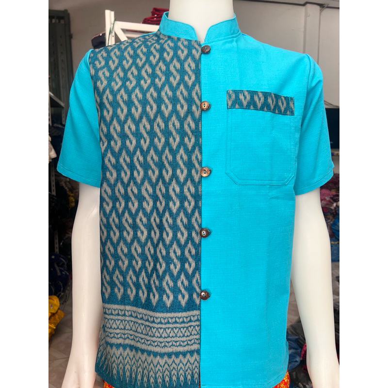 เสื้อผ้าฝ้ายผู้ชายสีฟ้าแต่งลายขอพระราชทาน(อก40-54)