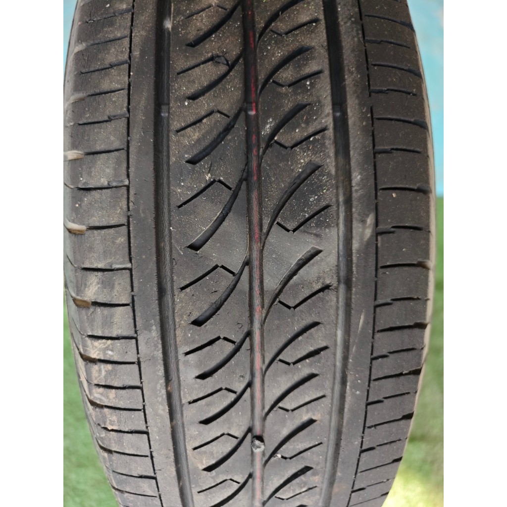 ยางเปอร์เซ็นต์ Firestone  ขนาด 215 70 R15  ยางปี 19 มีแค่ 1 เส้นราคาเส้นละ 300 บาท