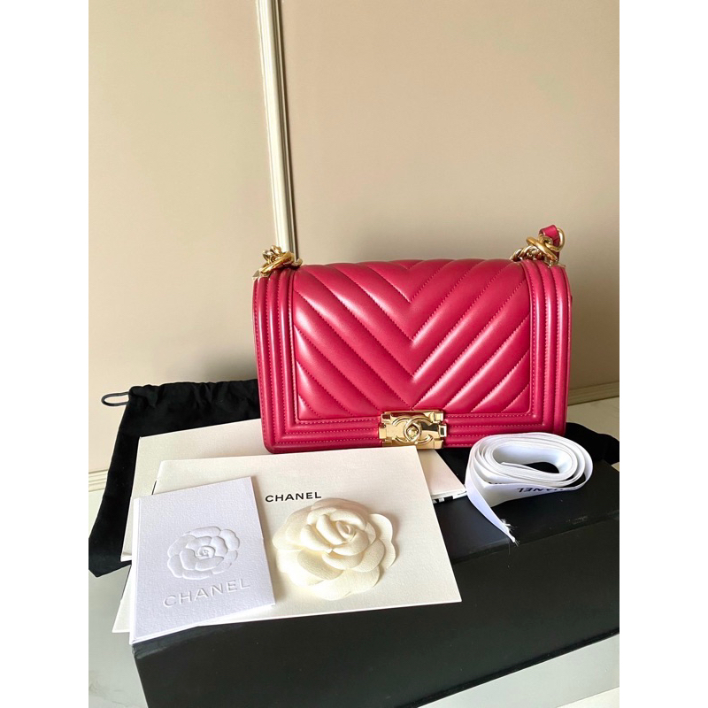 used chanel boy 10 แท้100%