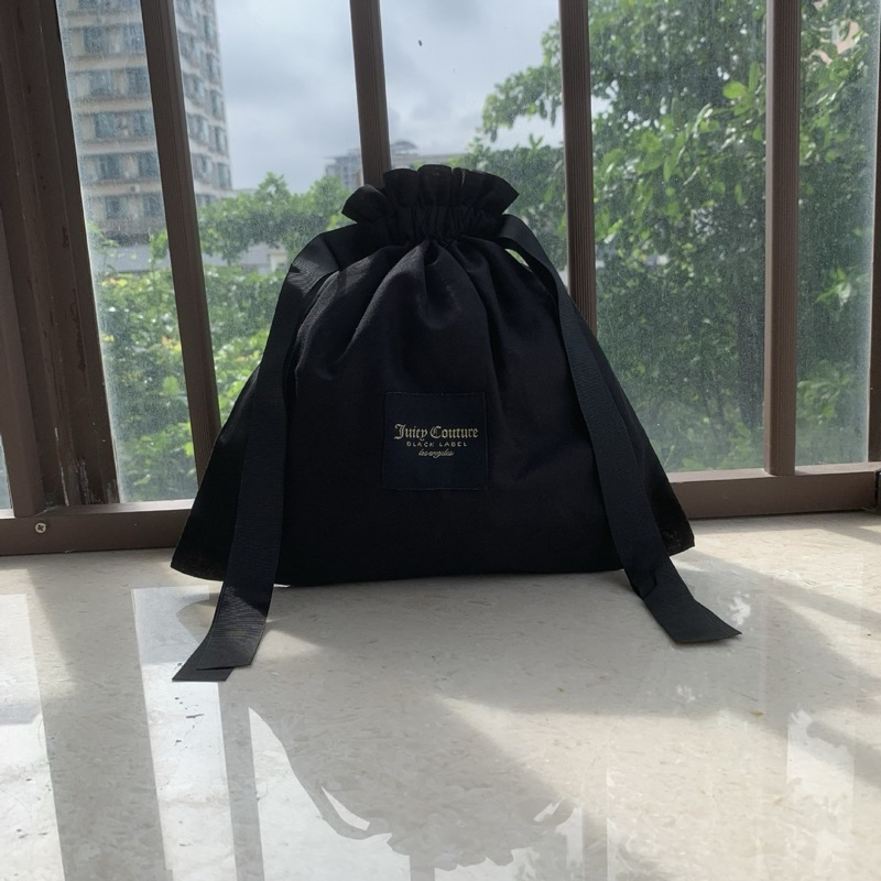 🛍️ JUICY COUTURE🛍️ ถุงผ้า กระเป๋า แบบหูรูด สีดำ มี2ขนาด น้ำหนักเบา พกพาง่าย จุของได้เยอะ