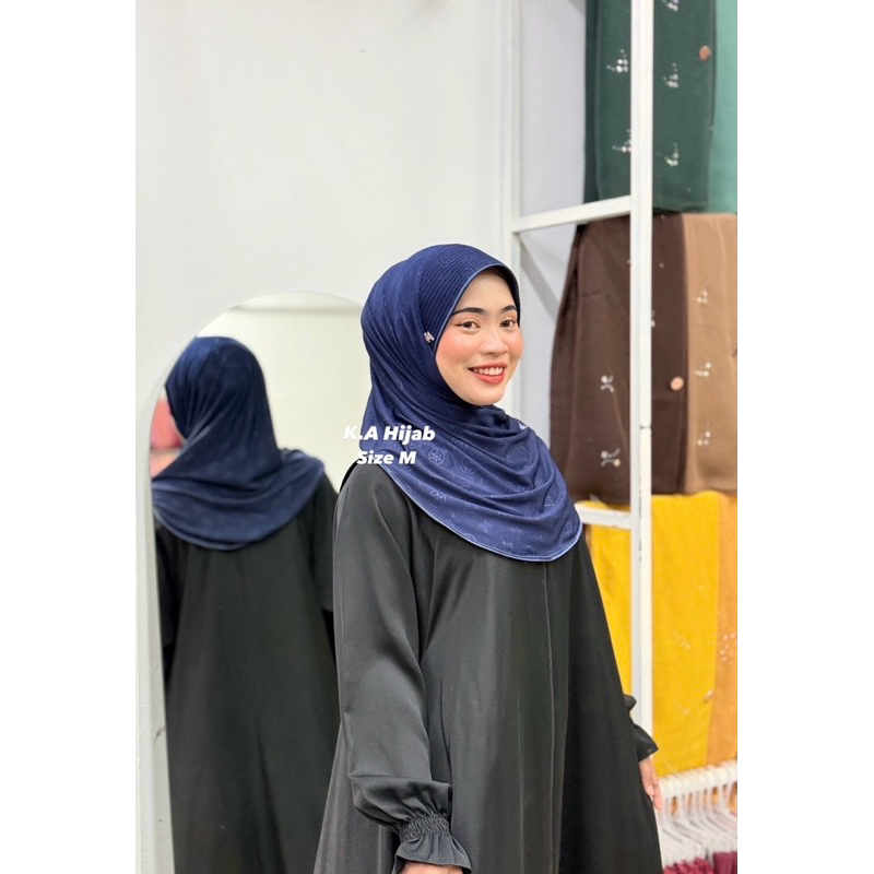 ฮิญาบสวมสำเร็จรุ่นผ้าอัดลายในตัว ขนาดไซส์ M/L (ลายที่ 2)