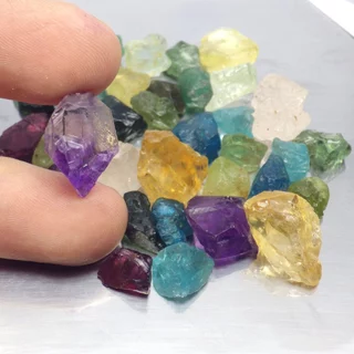 พลอย ก้อน ดิบ แฟนซี ธรรมชาติ แท้ ( Unheated Natural Rough Fancy Gemstones ) หนักรวม 150 กะรัต