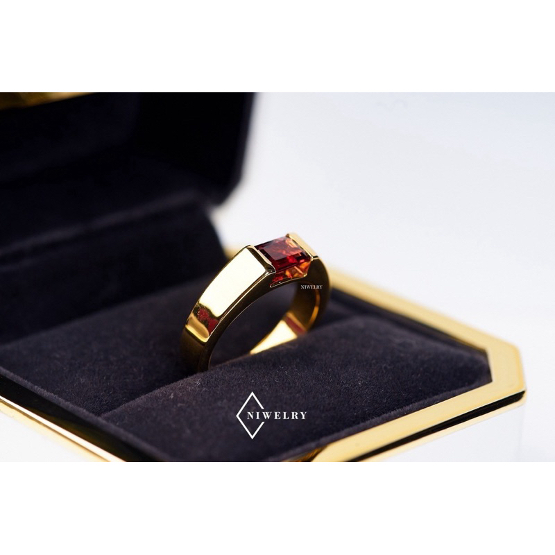 แหวนรุ่น Classic Octagon พลอยโกเมนแท้ Garnet ตัวเรือนเงินแท้ แจ้งไซส์ในข้อความ พร้อมใบรับประกัน