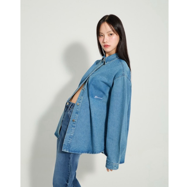BOURNES - Button Oversized Denim Shirt เสื้อเชิ้ตยีนส์ทรงโอเวอร์ไซส์