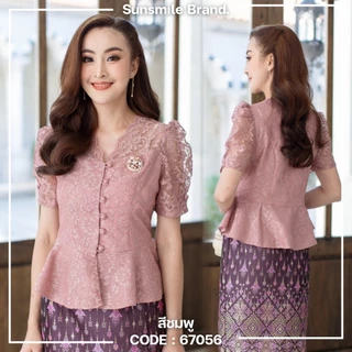 67056 "พิกุลแก้ว" เสื้อลูกไม้นุ่มแขนสั้น คอวีหยักโค้ง เอวระบาย กระดุมหน้า