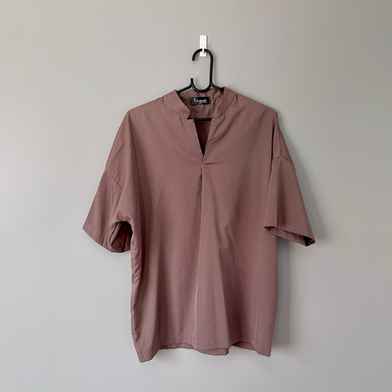 (มือสอง) เสื้อคอจีนแขนสั้น สีกะปิ (Eingpam)