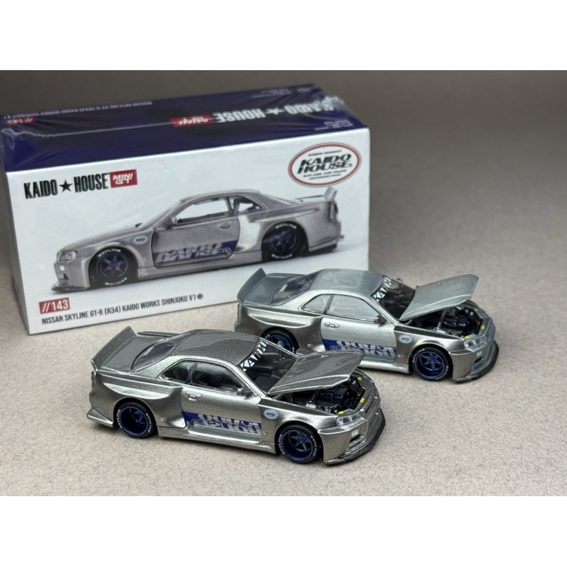 ✨Chase Car Nissan Skyline GT-R (R34) Kaido Works SHINJUKU V1 #143 Scale 1:64 ยี่ห้อ Mini gt