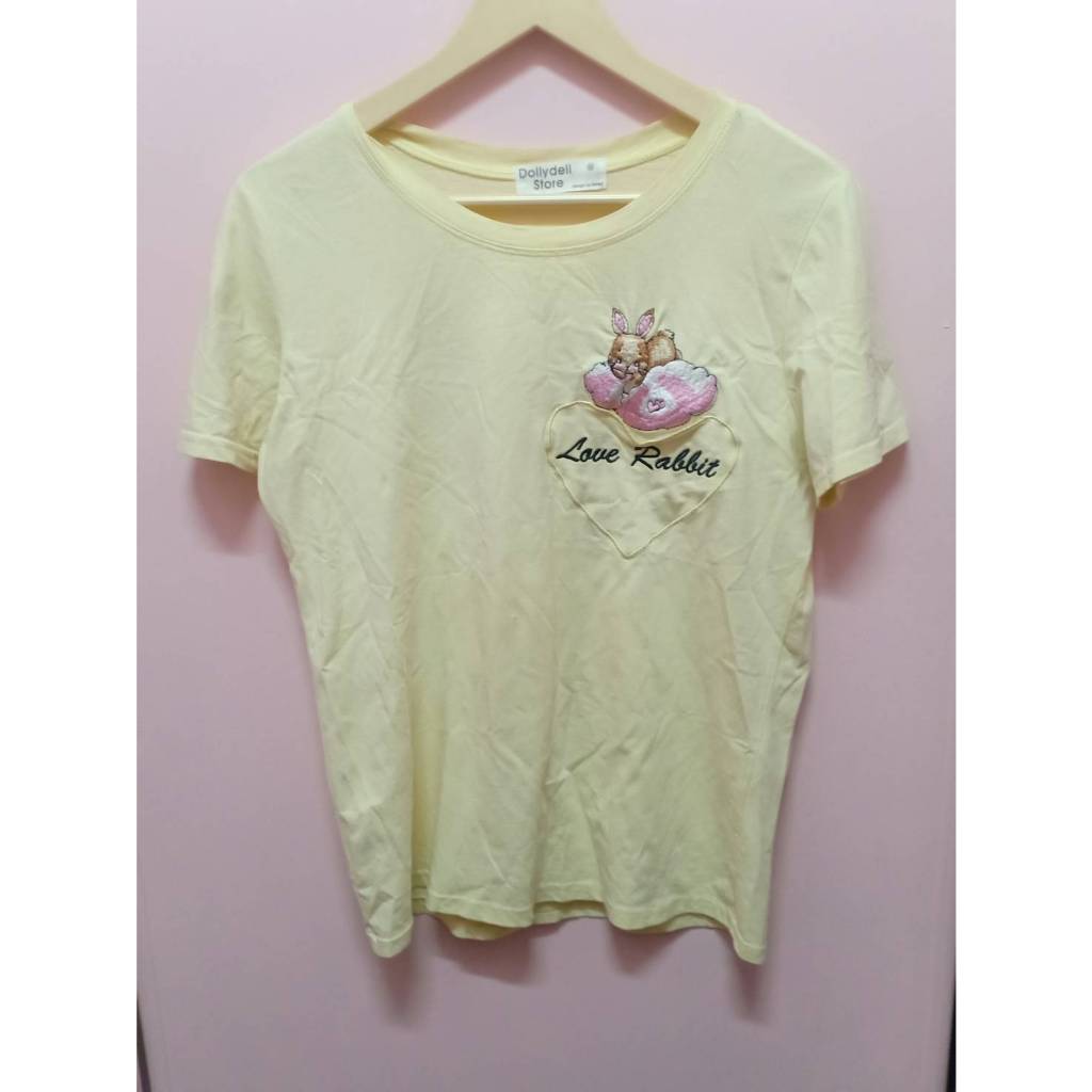 ถ596(ข52.1)ส5เเสื้อยืดคอกลมแต่งงานปักกระต่ายพร้อมกระเป๋าหน้างานป้ายdollydell store ผ้านุ่มยืดใส่สบาย