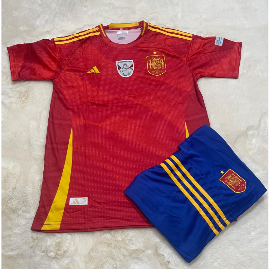 เสื้อฟุตบอล ทีมชาติสเปน รุ่นใหม่ล่าสุด 22024 (เสื้อพร้อมกางเกง)