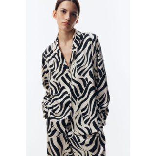 H&M(เอชแอนด์เอ็ม) เสื้อเชิ้ตทรอปปิคัลผ้าทวิล ผู้หญิง 1261226…