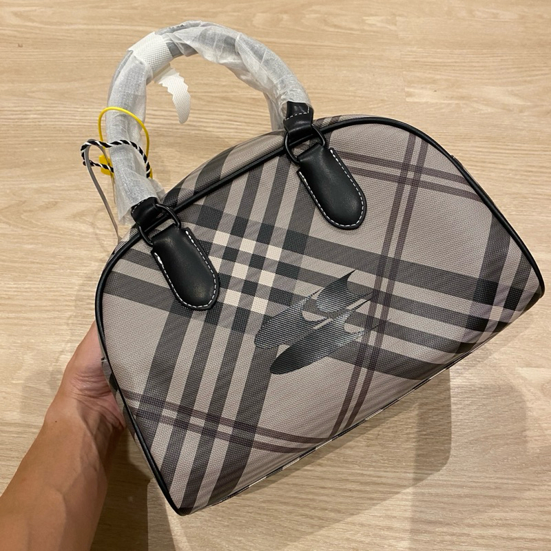 🔥พร้อมส่ง🔥 กระเป๋า Large Boston Bag จากแบรนด์ CryingCenter ของแท้ 💯