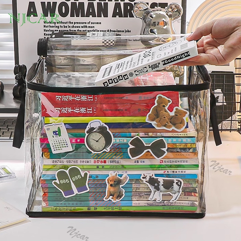 NJCAR1 BAG กระเป๋าเก็บหนังสือ แบบใส (PVC) มีซิป กันฝุ่น แบบพกพา ซ้อนได้ สําหรับนักเรียน