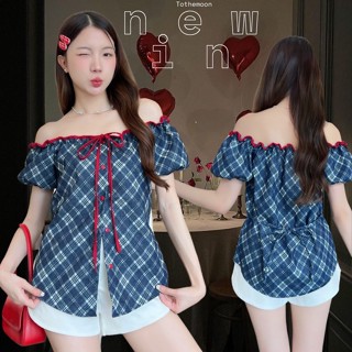 KN.Clothes เสื้อยีนส์ปาดไหล่ แต่งกุ้นโบว์สีแดง กระดุมหน้าสาม…