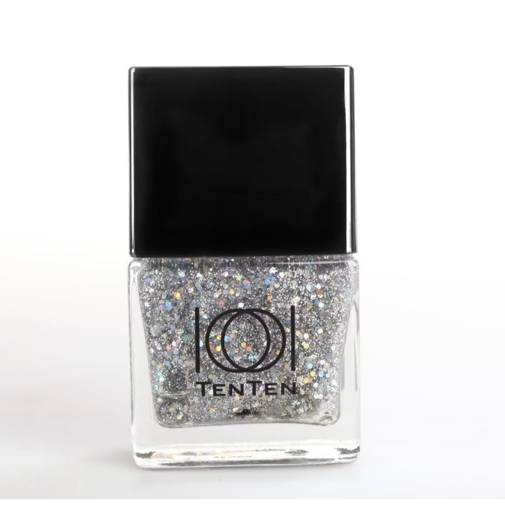 ยาทาเล็บแบบกลิตเตอร์สีเงินระยิบระยับจากแบรนด์ TenTen
