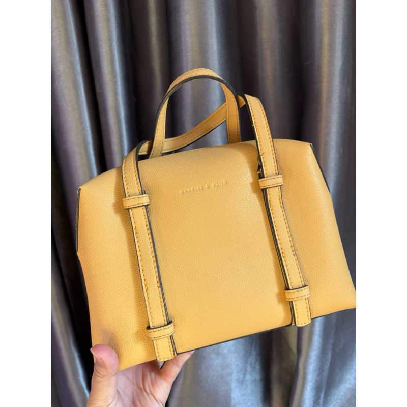 กระเป๋าสะพายข้าง CK yellow