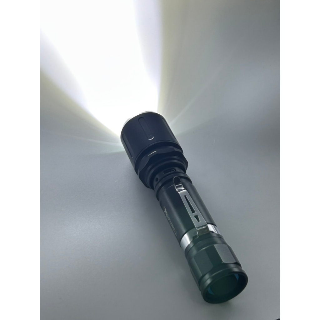 Bogie1 ไฟฉาย LED รุ่น T12-A กันน้ำ กันกระแทก ระยะส่องไกล 300 เมตร