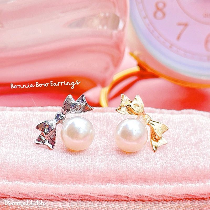 Usomelt.th - Bonnie Bow Earrings | ต่างหูโบว์ตกแต่งมุก สีเงินและทอง