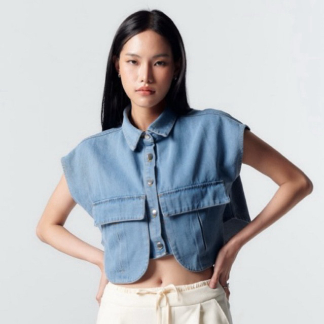 WEEKEND WARDROBE - Drake Denim Crop Shirt - เสื้อเชิ๊ตครอปผ้ายีนส์ฟอก