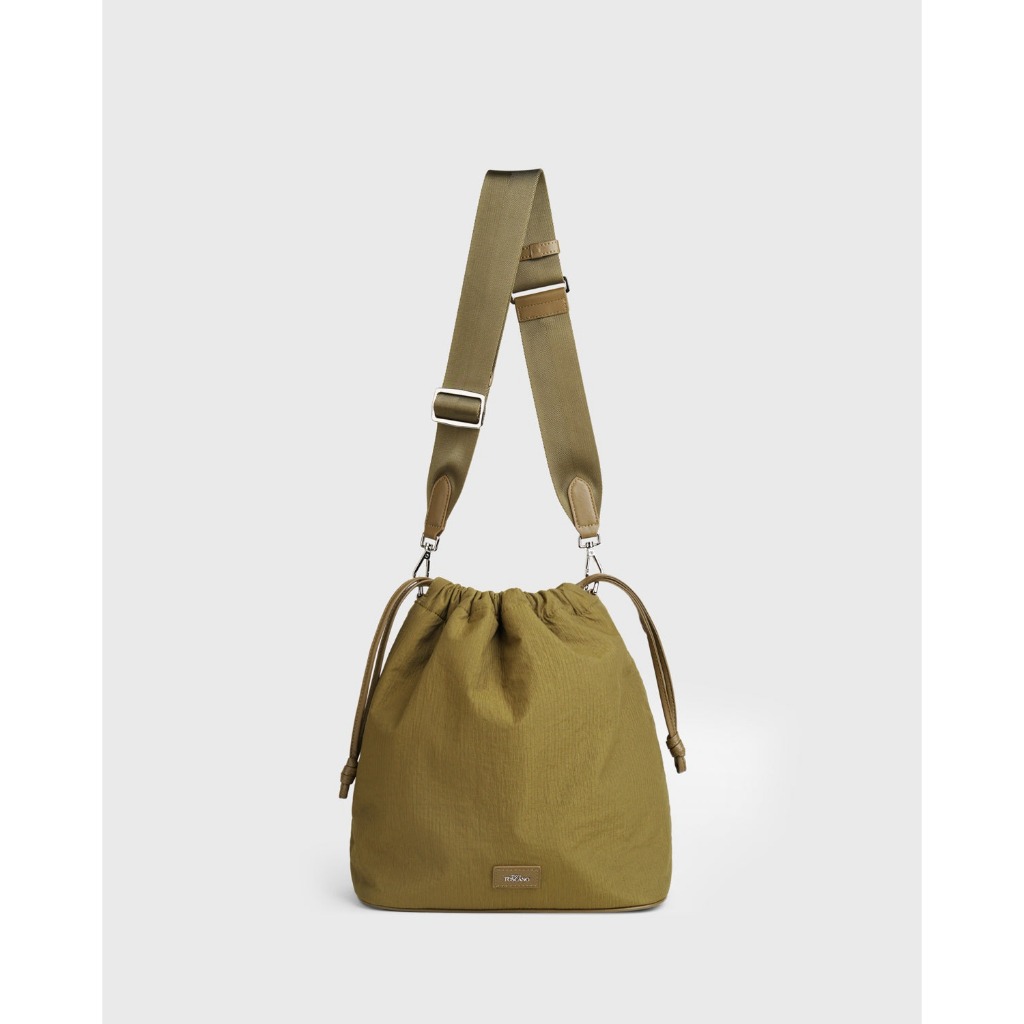 Tocco Toscano รุ่น Sonya Ruched Bag กระเป๋าที่เป็นมิตรต่อสิ่งแวดล้อม น้ำหนักเบา กันน้ำ