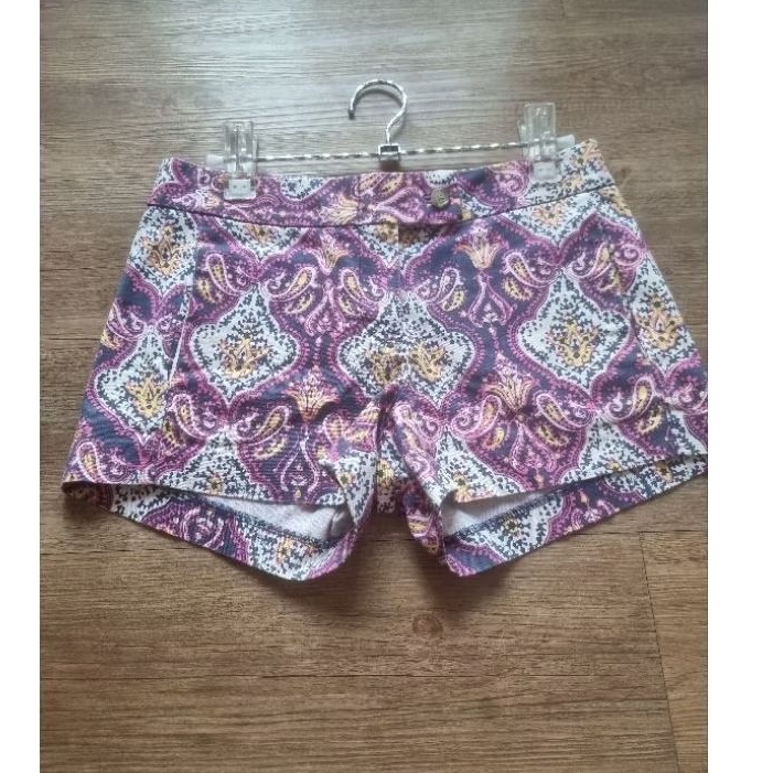 J.CREWกางเกงขาสั้นผ้าลายโทนสีม่วงขาว
เอว30

สะโพก36

ยาว10.5

(งานมือสอง)4.4