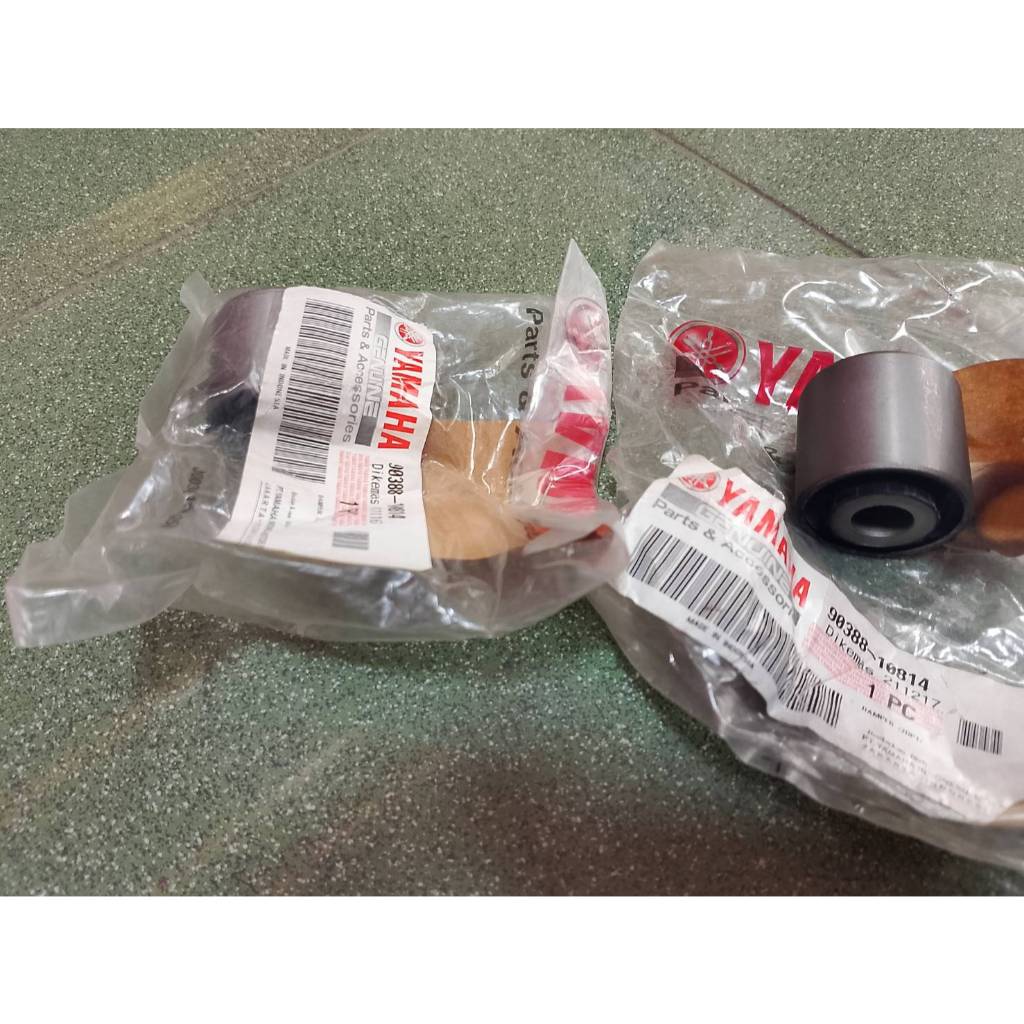 ยางรอง/ บูชหูเครื่อง Yamaha nmax ปี 16 ถึง 18 หูเครื่องอยู่บน สินค้าเป็นของแท้ใหม่