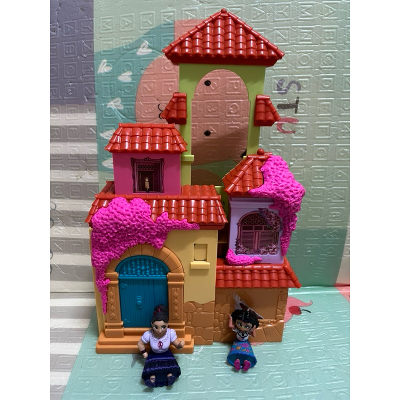 บ้านตุ๊กตาDisney Encanto Magical Madrigal House มีตัวเล่นให้2ตัว วัสดุค่อนข้างเนื้อหนา ดีมาก สวยค่ะ