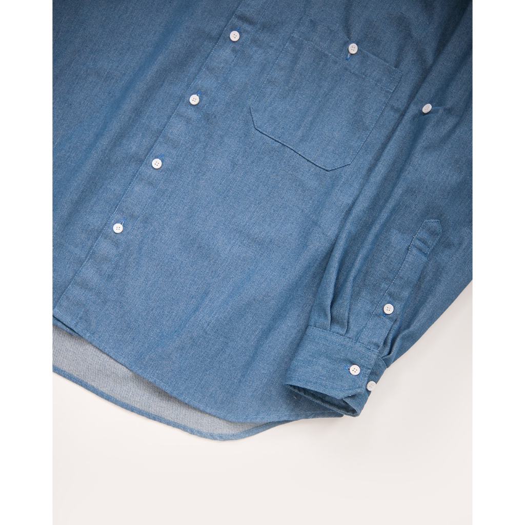 Denim Wide Shirt in Blue | เสื้อเชิ้ตทรงหลวม ผ้าเดนิม สีน้ำเงิน - รูปที่ 6