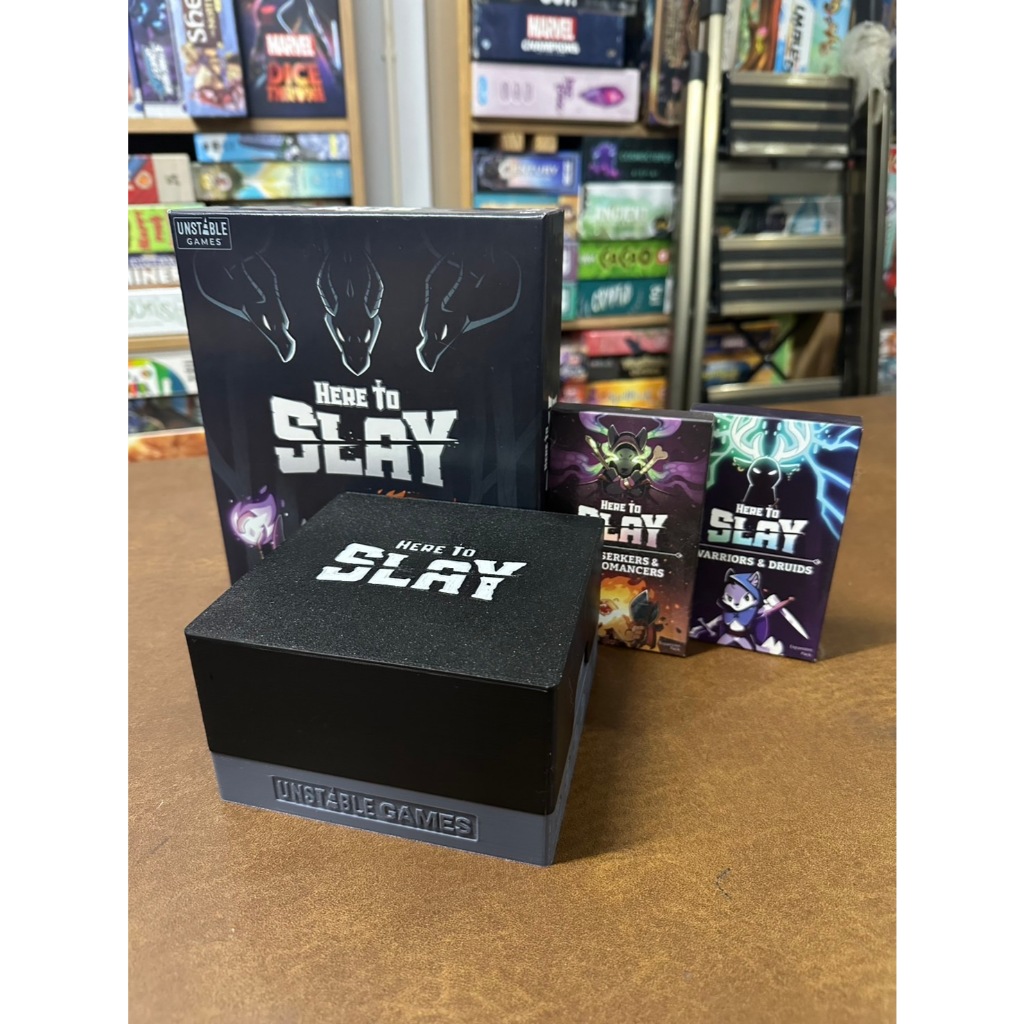 [Plastic]Here to Slay Board Game (+ Expansions): Travel Box - ชุดกล่องจัดเก็บสำหรับเกมมอนส์ข้า ใครอย่าแตะ(Sleeved cards)