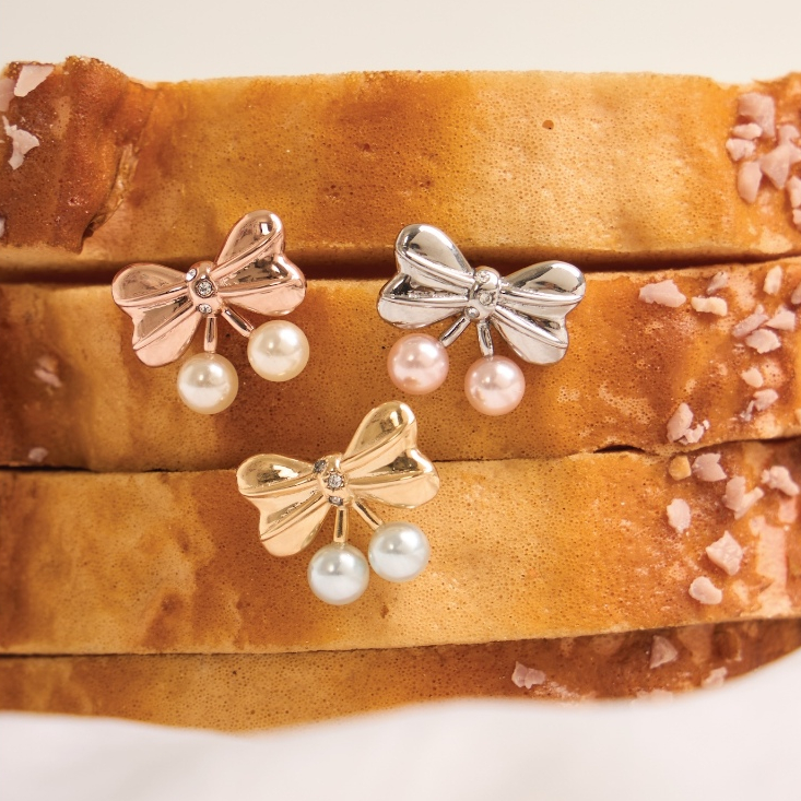 earika.earrings - berry bowy ต่างหูโบว์เชอร์รี่เบอร์รี่ วัสดุสแตนเลส (stainless steel)