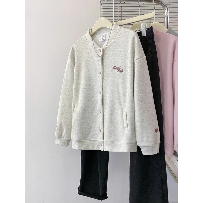 CHERISH (พร้อมส่ง) เสื้อแขนยาว มีซับใน กระเป๋าหน้า กระดุมถอดได้ ลายหัวใจ