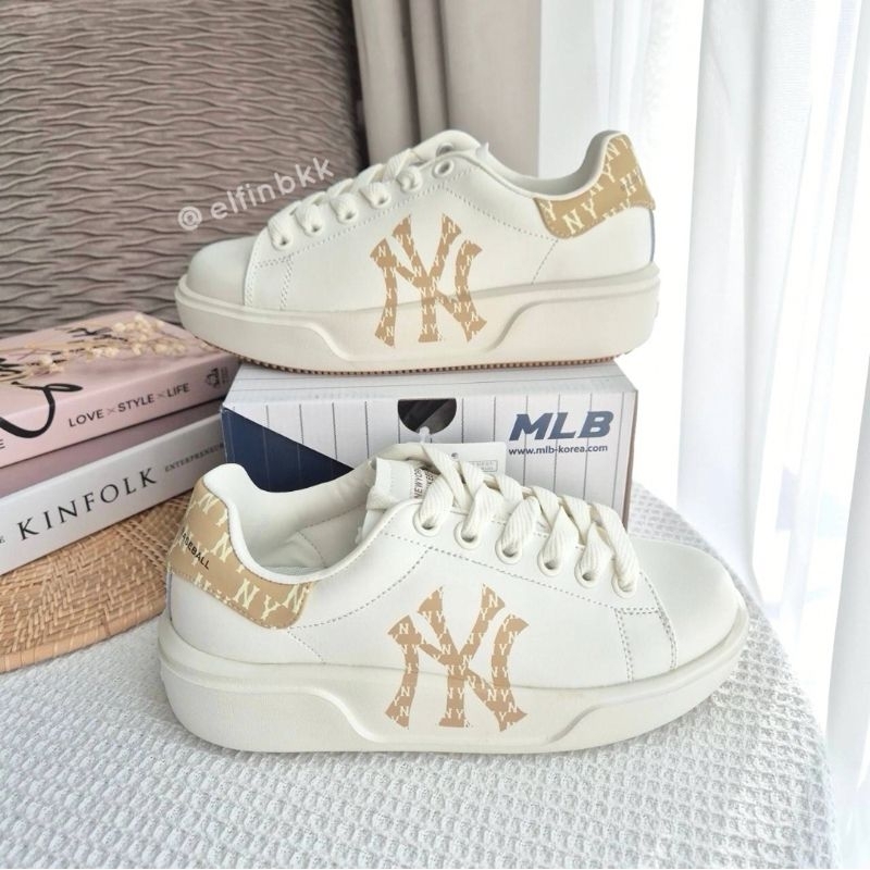 แท้ 💯 MLB Chunky Classic heel Monogram NY รองเท้าผ้าใบ รองเท้าเสริมส้น สีขาว/สีครีม โลโก้ NY สีดำ สี