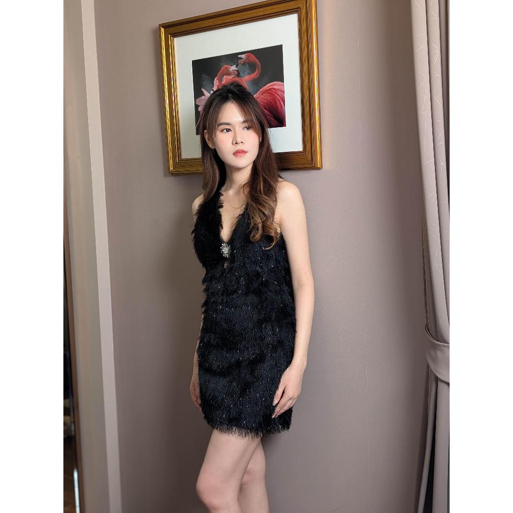 เดรสขนนกดำ (Midnight Feather Dress) - THE RUNWAY