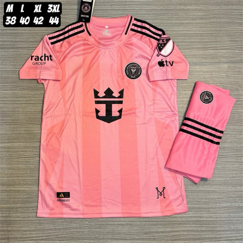 ชุดกีฬาชุดบอลคนโตเป็นชุดเสื้อพร้อมกางเกง
