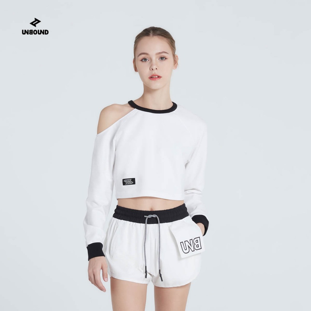 UNBOUND SECRECY CROPPED SWEATSHIRT เสื้อครอปสีขาว เปิดไหล่ข้างเดียว แห้งเร็ว ระบายอากาศดี ใส่สบาย