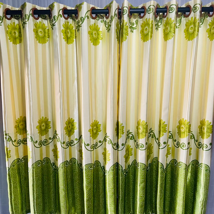 ผ้าม่านสำเร็จรูปลายดอกไม้ สีสดใส เขาไทรัม จากโพลีเอสเตอร์ วัสดุโพลีเอสเตอร์ทนทาน ไม่ารย์ดจางง่าย