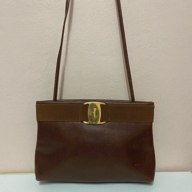 กระเป๋ามือสอง ของแท้ Salvatore Ferragamo Vara Bag วินเทจ สภาพดี