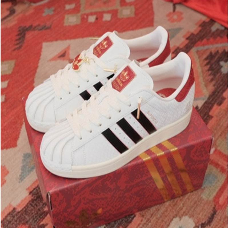 ✅(ของแท้พร้อมส่ง)✅ 🍒ของแท้ 100 %🎉 ลิขสิทธิ์แท้ รองเท้า adidas Superstar Shoes JR8036 Cloud White / Core Black / Active M