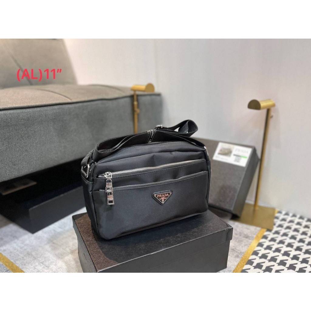 พร้อมส่ง กระเป๋าสะพายข้าง ผ้าไนล่อนสีดำ พราด้าP R A D A crossbody Size11นิ้ว