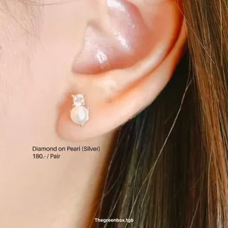ต่างหู Diamond on Pearl เพชรและมุกก้านเงินแท้ S925- Thegreenbox