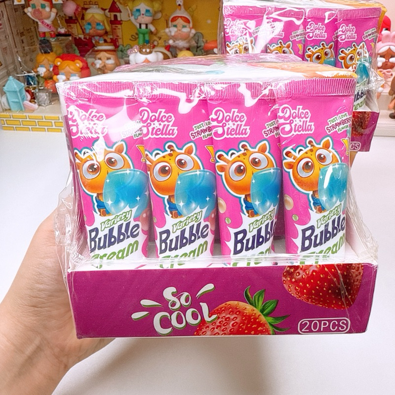 ขนมหมากฝรั่ง กล่องเเดง เเละ กล่องชมพูหลอดผลไม้