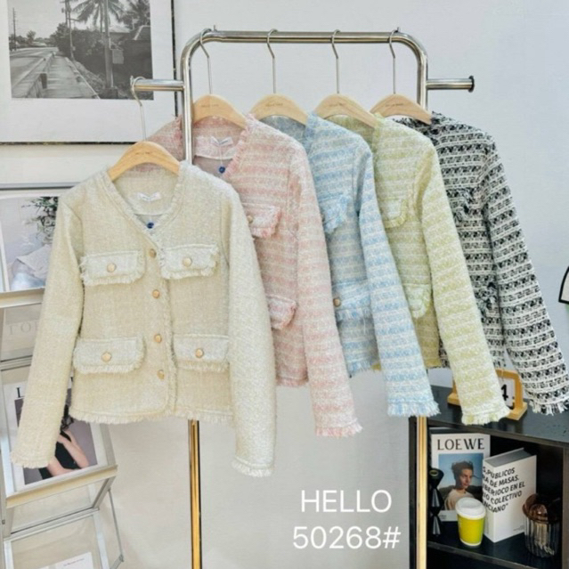 เสื้อคลุมทวิต คอกลม แขนยาว กระดุมผ่าหน้าพร้อมแต่งกระเป๋าหลอก แต่งขอบรุ่ยรอบตัว #H50268